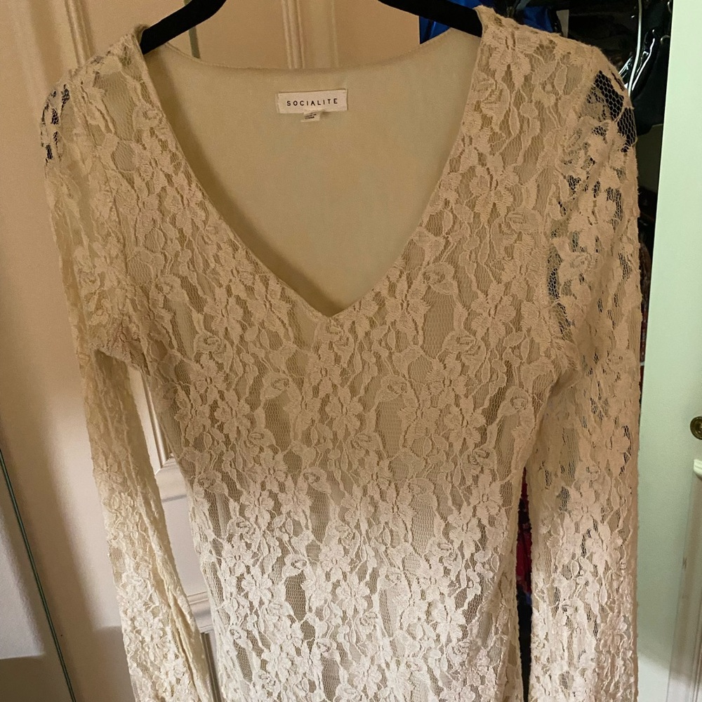 Very flattering lace dress